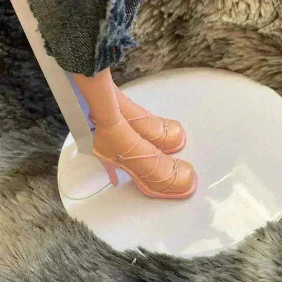 Vintage 2001 Bratz Dana Doll Dark Brown Long  Hair Purple Eyes Glittery
Lips - Picture 10 of 12